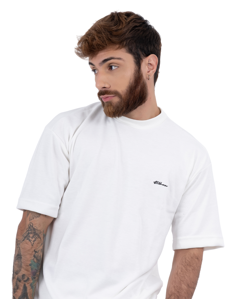 Camiseta Oversized Ethan – Logo Minimal