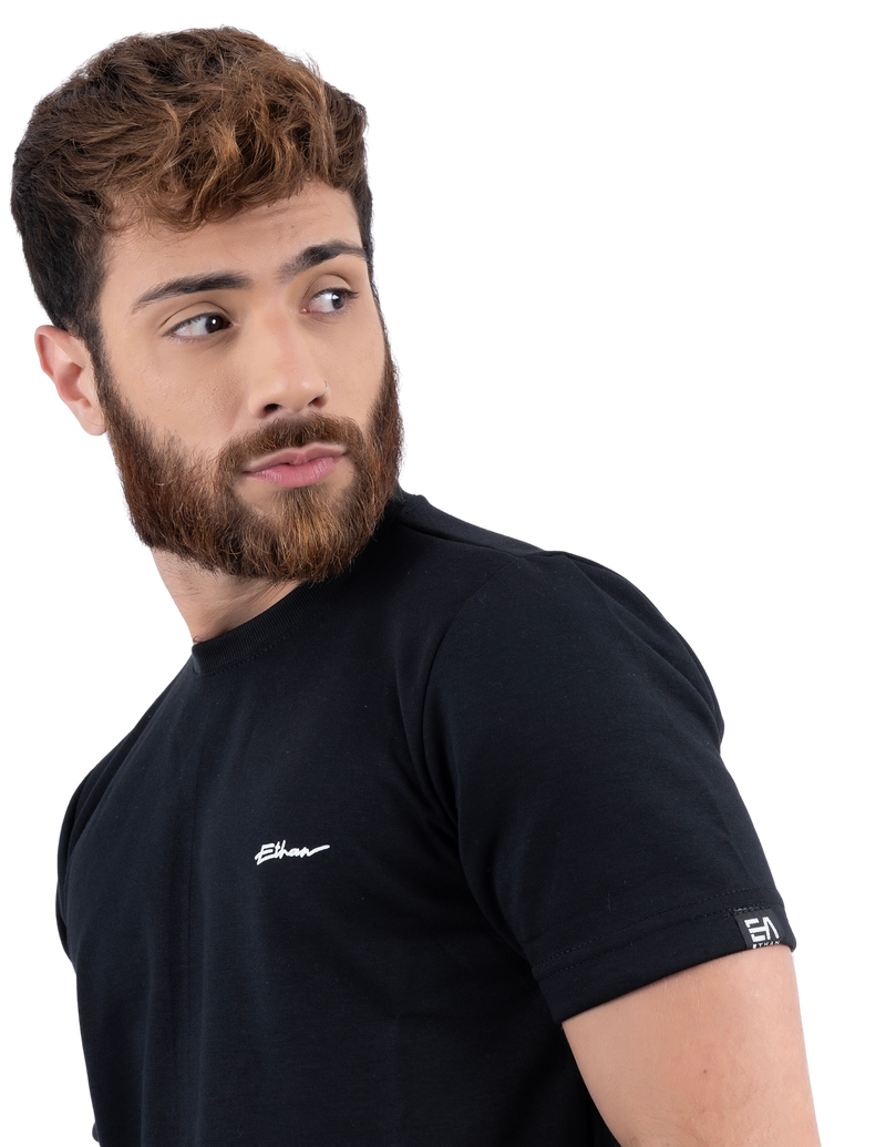 Camiseta Oversized Ethan – Logo Minimal