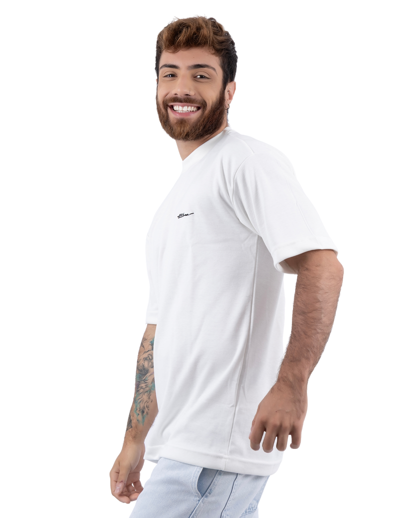 Camiseta Oversized Ethan – Logo Minimal